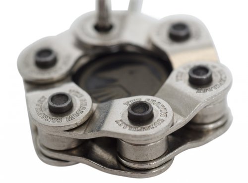 Přívěsek Shadow Interlock Key Chain