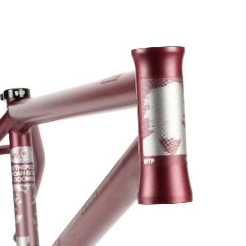 Rám Wethepeople DOOMSAYER 2024 Matt Royal Red