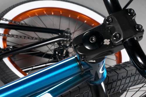 United 2015 SUPREME 20.25" Trans Blue